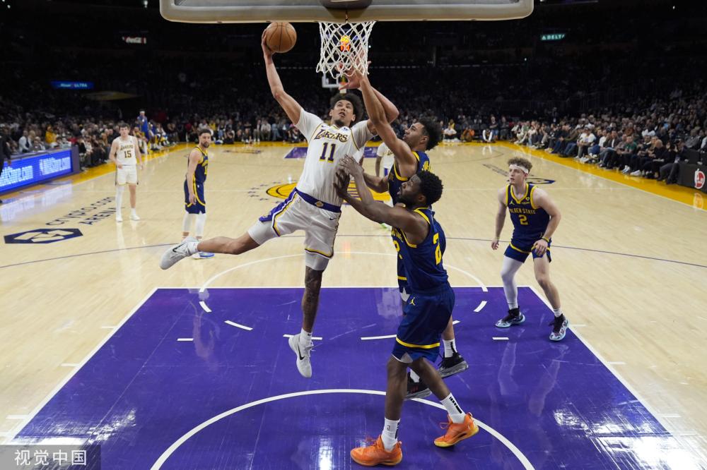 球场热烈的 球场热烈的